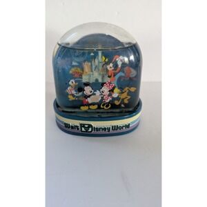 Walt Disney World Parks Castle Mickey‎ Friends Plastic Snow Globe Confetti